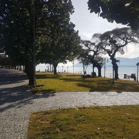 Monolocale Piano Terra Direttamente Sul Lago Verbania Eksteriør billede